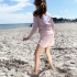 Petit Crabe Alexa korte UV badeshorts - rose nude. Rosa med hvide kantebånd.  